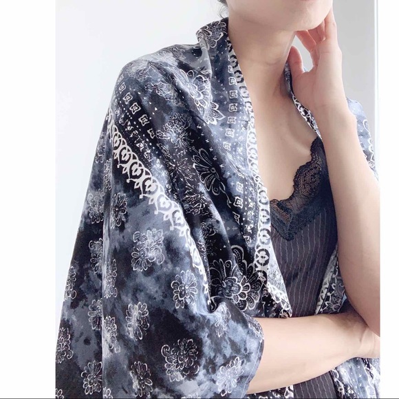 BOHO BATIK TIE DYE WITH BATWING SLEEVES CAPE KIMONO - Picture 4 of 7